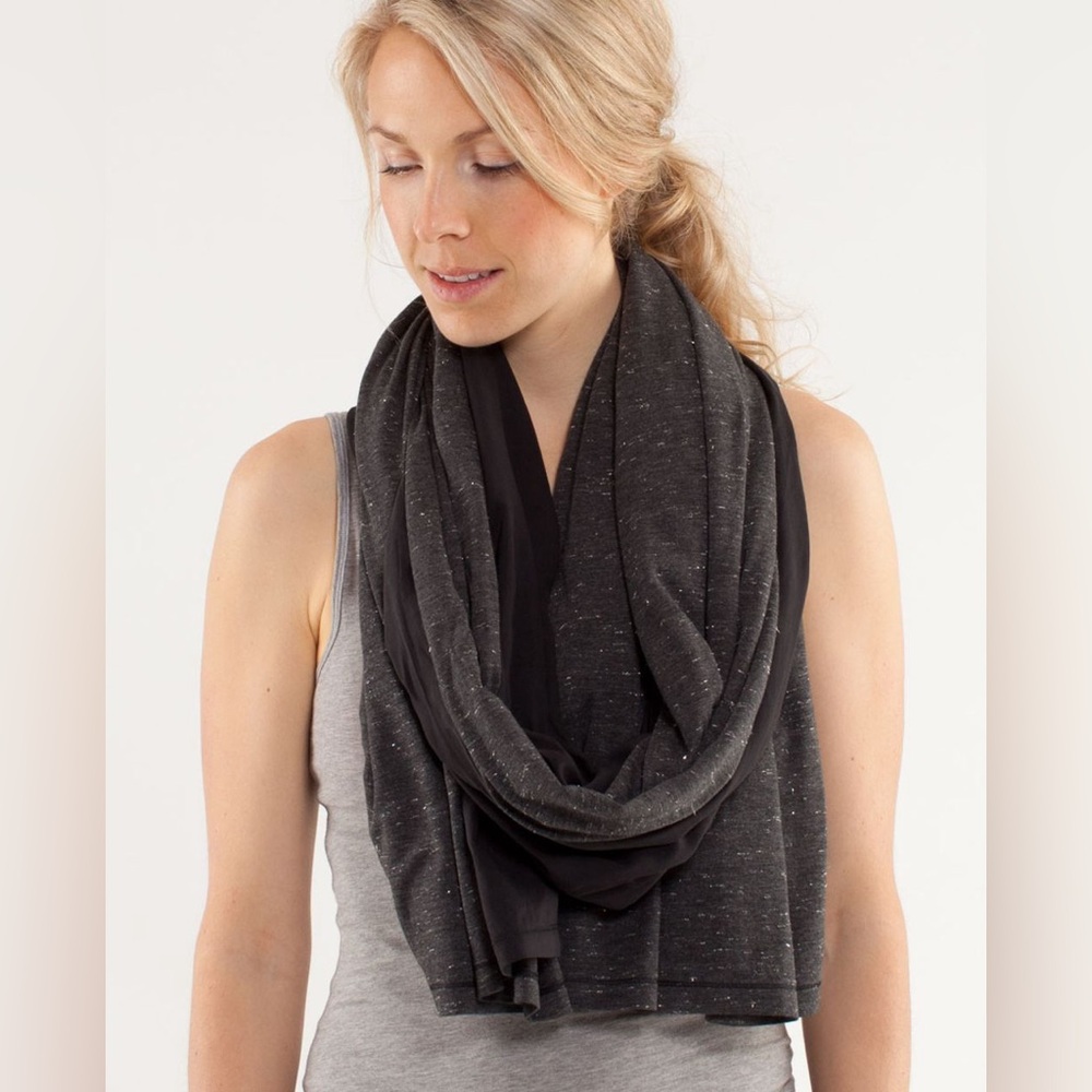 Lululemon Deep Thoughts Scarf Heathered Black / Black
